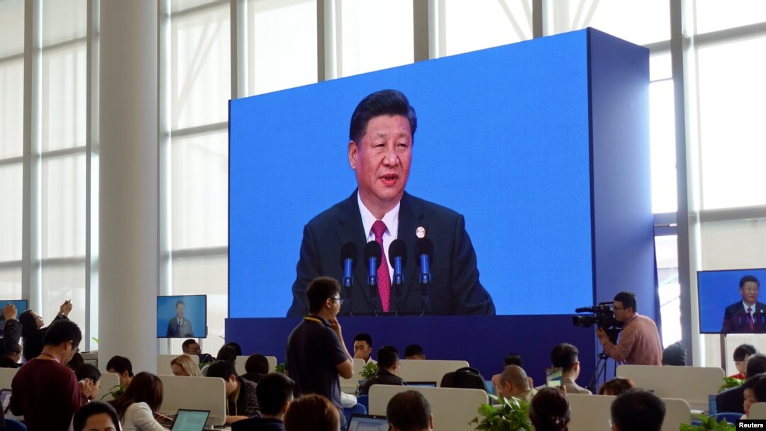 記者在博鰲論壇新聞中心觀看中國國家主席習近平講話（2018年4月10日）