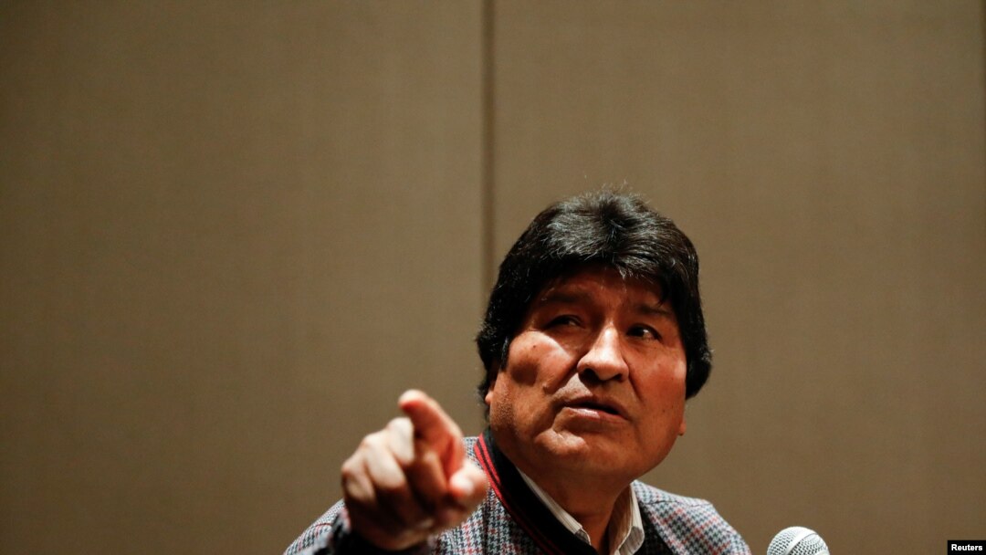 El expresidente boliviano Evo Morales acusó en una conferencia de prensa en México el 20 de noviembre de 2019 al gobierno interino de usar una fuerza excesiva contra manifestantes pacíficos. 