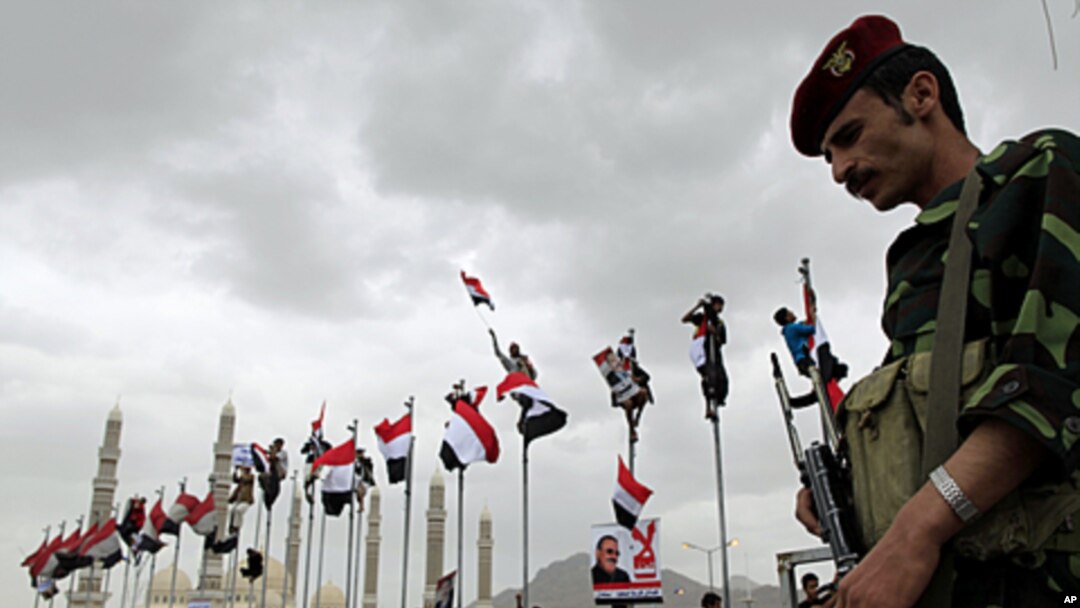A Yemeni soldier stands guard during a rally in support of Yemen's President Ali Abdullah Saleh in Sana'a, May 6, 2011.