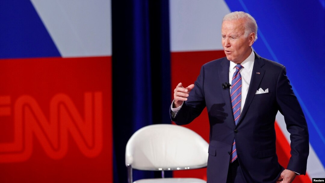 El presidente Joe Biden participa en una asamblea comunitaria de la cadena CNN el 21 de octubre de 2021 en Baltimore.