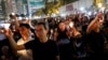 Hong Kong protagoniza emotiva vigilia por Tiananmén; China aprieta clavijas a censura