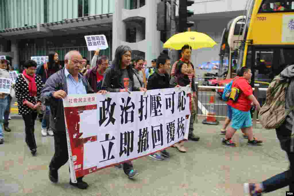 泛民政黨遊行至禮賓府抗議司法覆核民選議員(海彥拍攝)