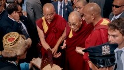 達賴喇嘛在美國接受膝關節置換手術後返回印度