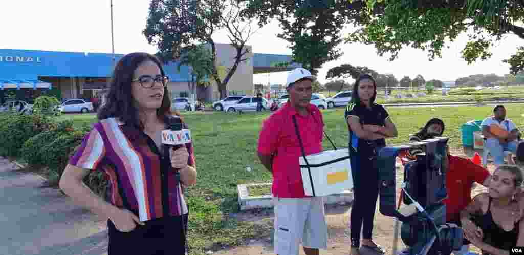 VOA Noticias Celia Mendoza y Alejandra Arredondo pasaron 11 días en las líneas fronterizas entre Venezuela, Brasil, Colombia y Ecuador informando sobre el éxodo de venezolanos en la región. (Alejandra Arredondo, Celia Mendoza – VOA) https://www.voanoticias.com/a/venezuela-frontera-ecuador-colombia/4541245.html 
