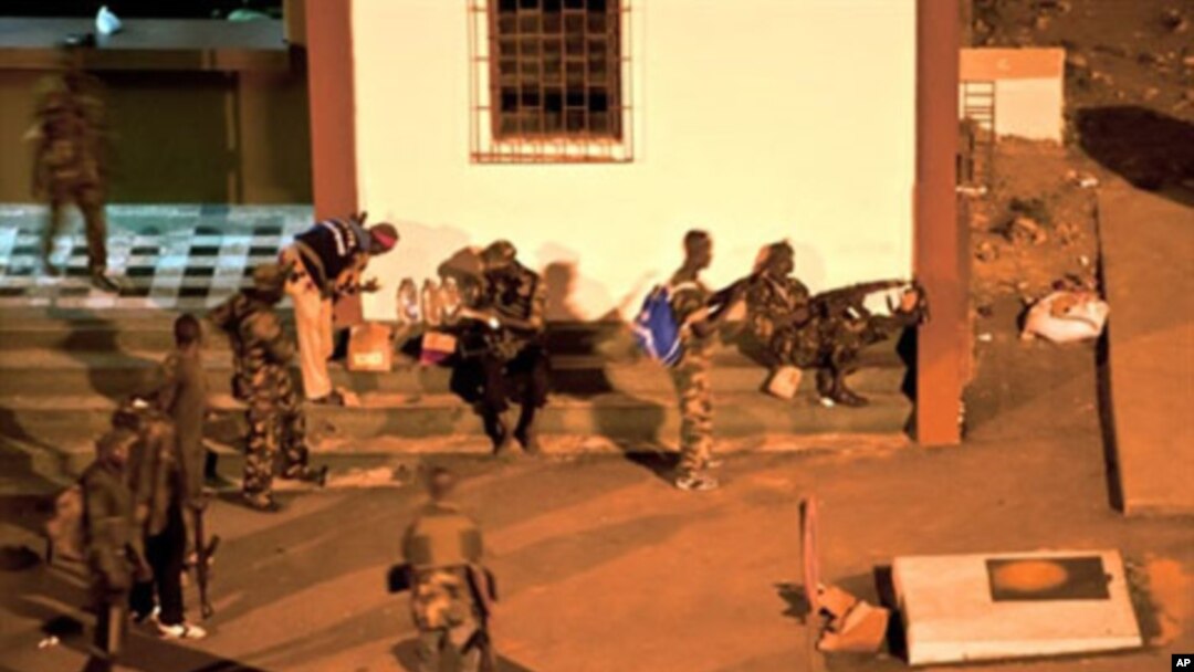 Forças leais a Ouattara preparam-se para atacar residência de Gbagbo em Abidjan