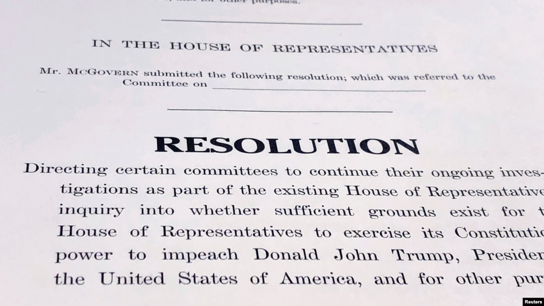 El borrador de una resolución de la Cámara de Representantes de Estados Unidos que establece formalmente los próximos pasos en la investigación de juicio contra el presidente Donald Trump.