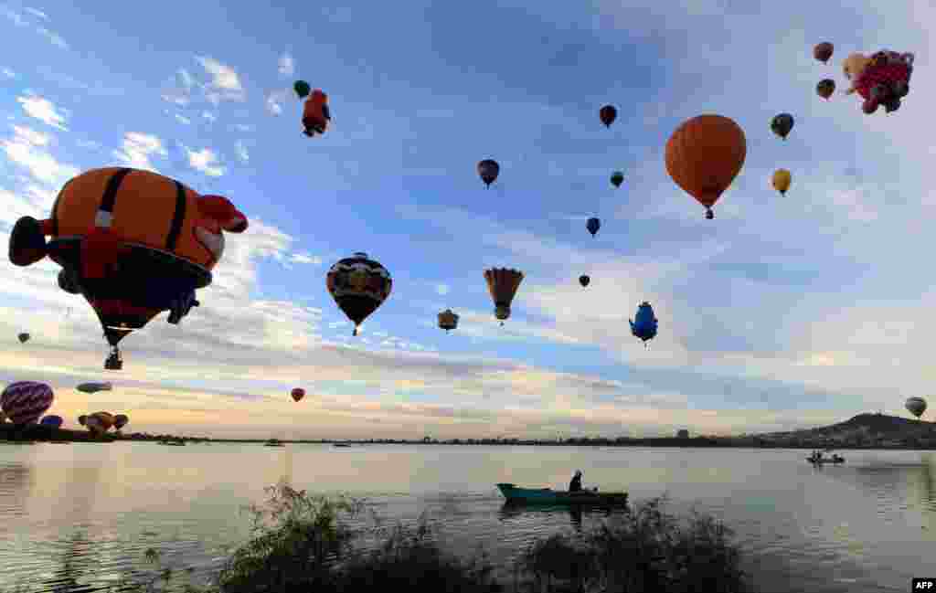 View of hot-air balloons during the XVIII International Balloon Festival in Leon, Guanajuato State, Mexico, Nov. 18, 2018.