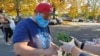 In Alexandria, Virginia, a local church group supplies fresh vegetables to a mostly Hispanic neighborhood where many people have lost their jobs during the pandemic. (Deborah Block/VOA)
