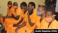 Os seis acusados, Tribunal de Dondo, Moçambique