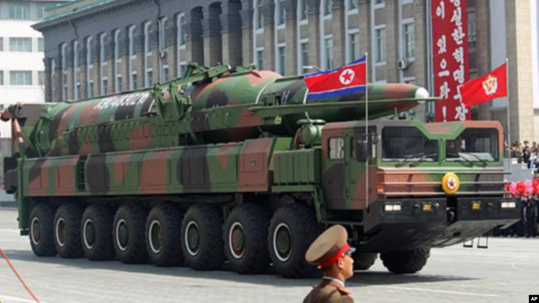 2012년 4월 북한이 태양절 열병식에서 공개한 신형 탄도미사일.