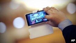 El software puede hacer que los clips de acción corta puedan ser inmediatamente subidos a redes sociales como Facebook o Twitter. 