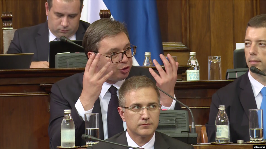 Predsednik Srbije Aleksandar Vučić tokom obraćanja poslanicima u Domu Nardne skupštine Republike Srbije, povodom događanja na severu Kosova, u Beogradu, 28. maja 2019.