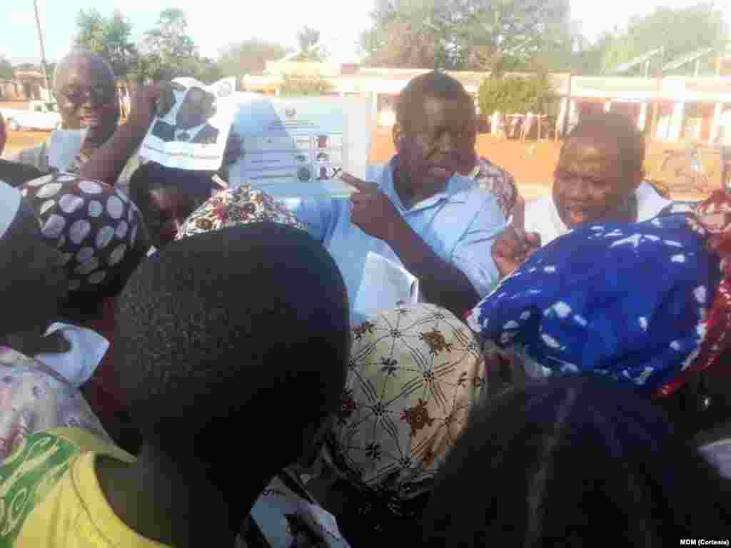 Daviz Simango em Machanissa, província de Inhambane