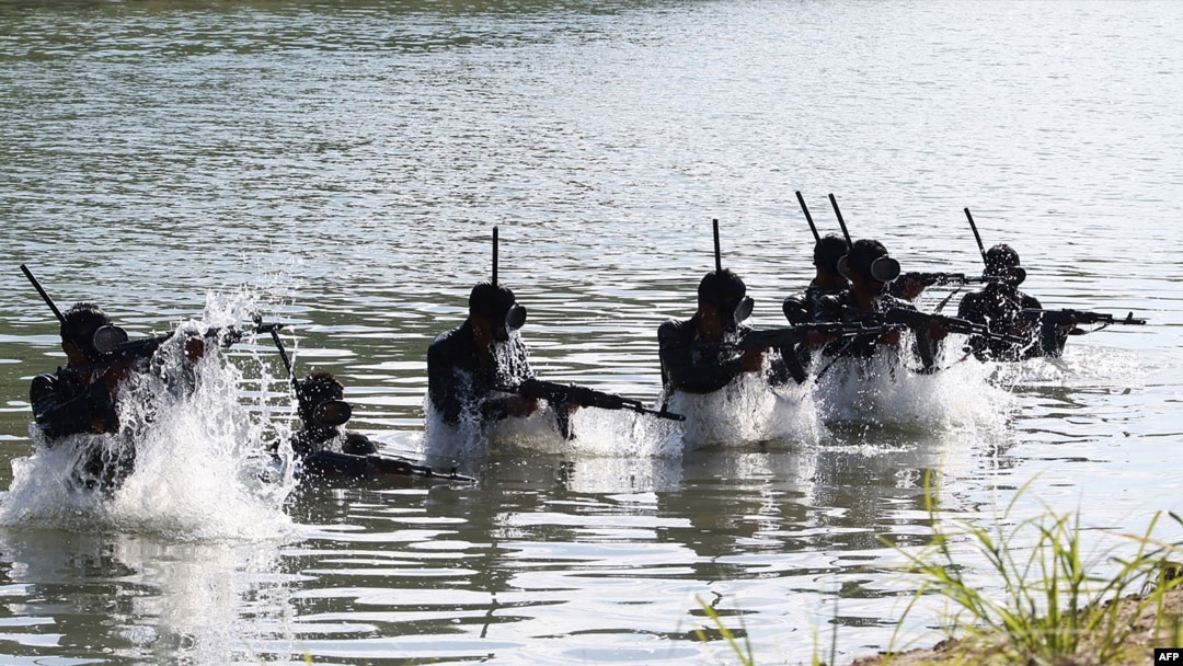 北韓人民軍特戰部隊在北韓不明地點演習。 (2024年10月2日)