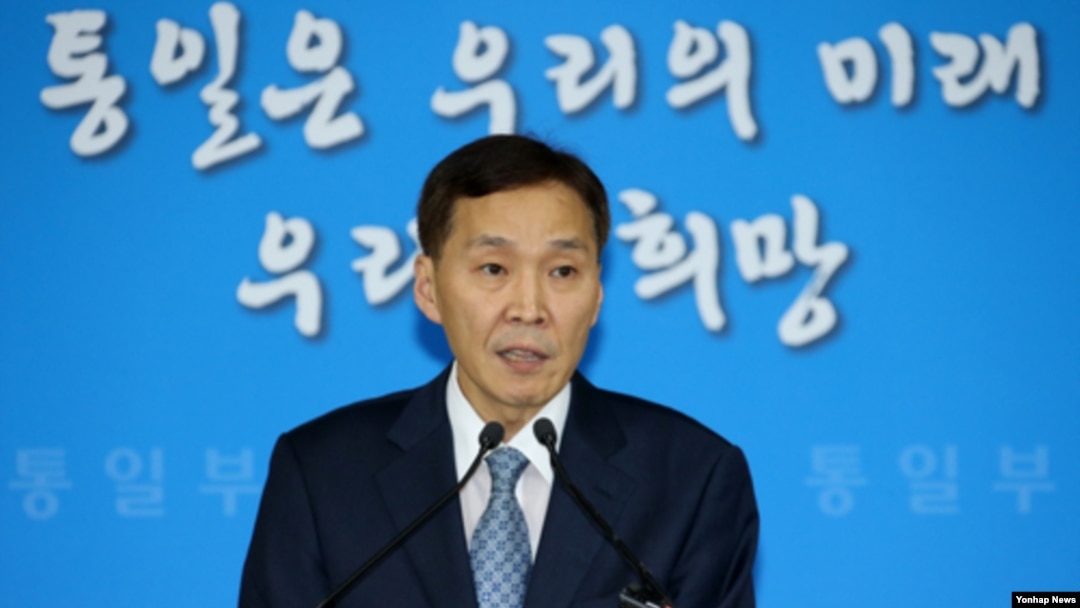 개성공단 한국 측 공동위원장인 김기웅 통일부 남북협력지구지원단장이 11일 정부서울청사에서 개성공단 남북공동위원회 제2차 회의 결과를 발표하고 있다.