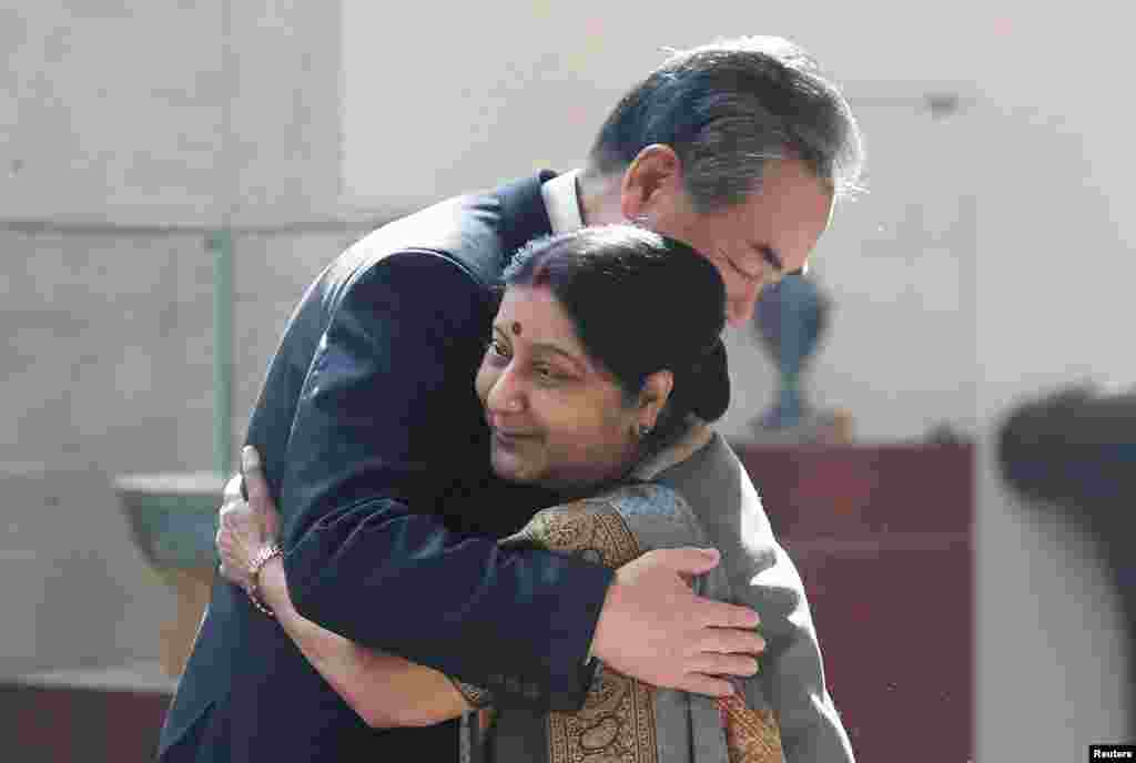 Chinese Foreign Minister Wang Yi (L) hugs his Indian counterpart Sushma Swaraj before the start of their meeting in New Delhi, India.