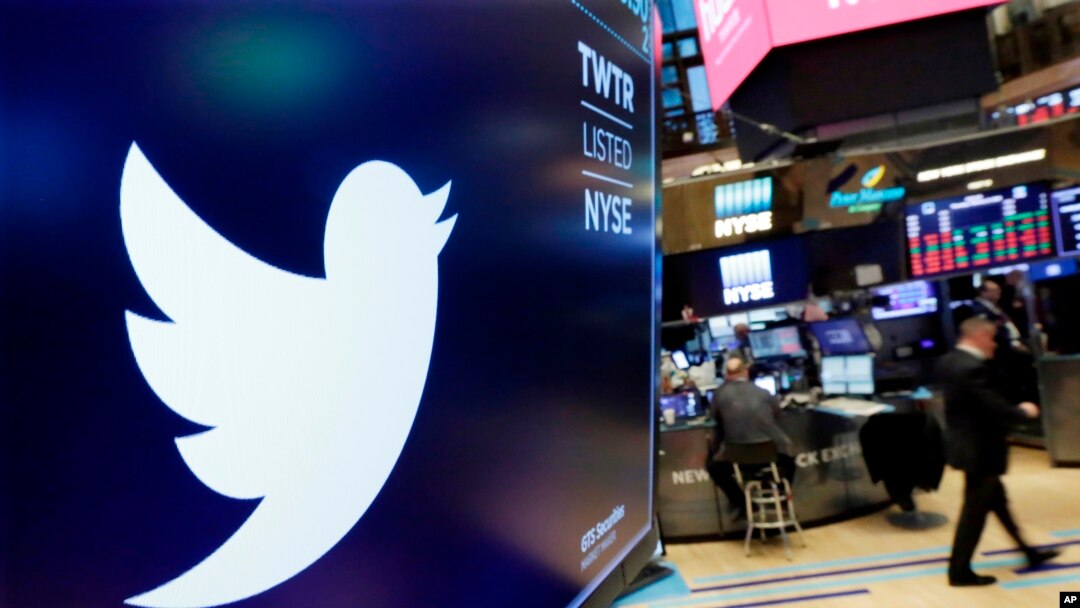 ARCHIVO- Logo de Twitter en la Bolsa de Nueva York. 8/2/18.