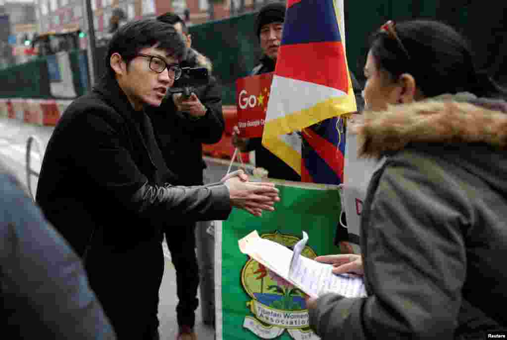 A man who identified himself as a Google employee from China argues with Women from the Regional Tibetan Women's Association during a protest to scrap Chinese search engine censorship, outside the Google offices in Manhattan, New York City, U.S.