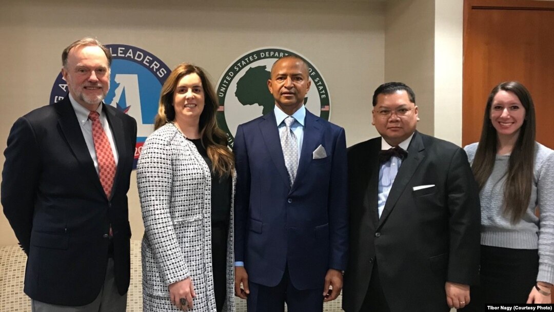 Moïse Katumbi (C) na bokutani na motindami ya Etats-Unis na etuka ya Grands lacs na kati kati ya Afrika, Tibor Nagy (2e D) na Washington, Etats-Unis, 16 janvier 2020. (Twittor/Tibor Nagy)