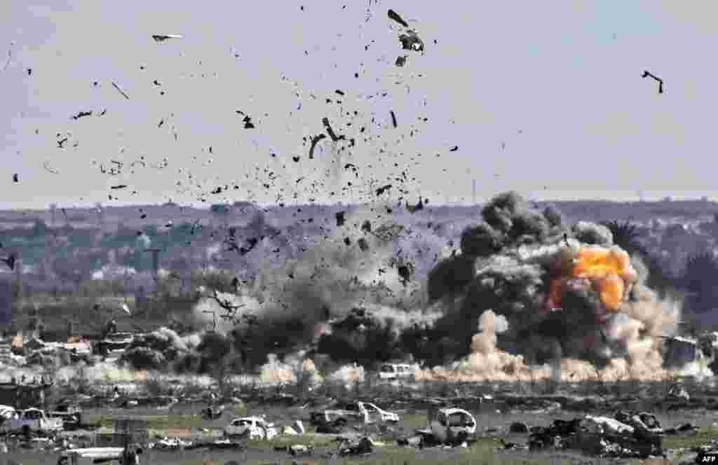 Smoke and fire billow after shelling on the Islamic State group's last holdout of Baghouz, in the eastern Syrian Deir Ezzor province, March 3, 2019. Kurdish-led forces backed by U.S. warplanes rained artillery fire and air strikes on besieged and outgunned jihadists making a desperate last stand in a Syrian village.