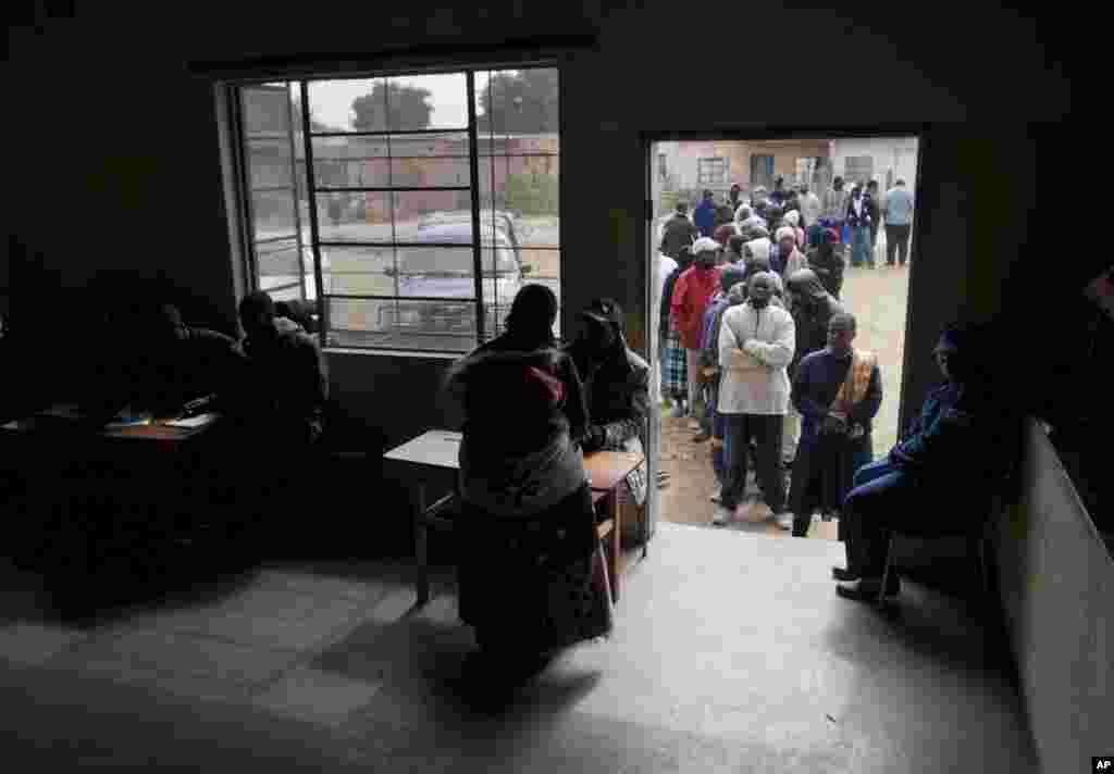 Zimbabweans queue to cast their votes in the country's general elections in Morondera, rural Zimbabwe.