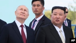 Президент Росії Володимир Путін та лідер Північної Кореї Кім Чен Ин на космодромі "Східний" на Далекому Сході Росії, Амурська область, 13 вересня 2023 року. Фото: Mikhail Metzel, Sputnik/via AP