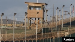 El presidente Barack Obama ha prometido cerrar la prisión de la Bahía de Guantánamo para el fin de su gobierno, el 20 de enero de 2017.