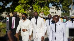 Presidente do Haiti, Jovenel Moïse, ao centro, com a primeira-dama Martine Moise e o primeir-ministo interino Claude Joseph