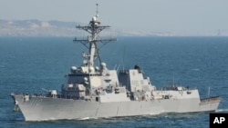 美國海軍導彈驅逐艦“勞倫斯”號在太平洋上行駛（2015年5月4日）