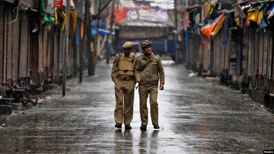 Indian policemen patrol a deserted street during a strike called by separatists to mark India's 67th Independence Day in Srinagar, August 15, 2013. 