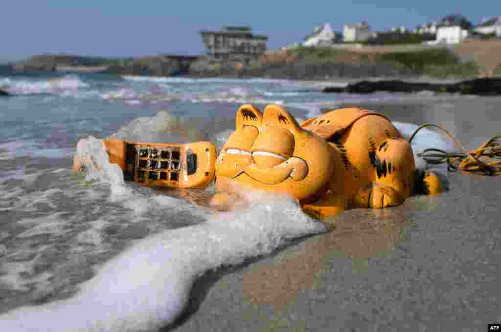 A plastic 'Garfield' phone is displayed on the beach in Le Conquet, western France, March 30, 2019.