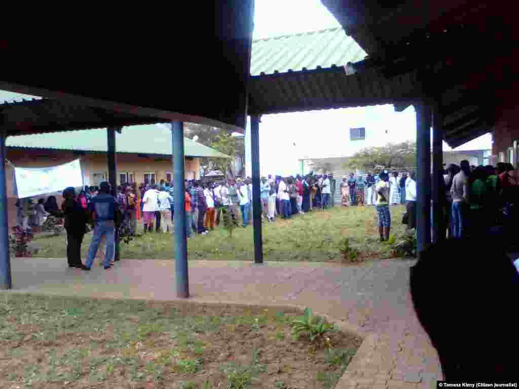 Universidade Eduardo Mondlane tem 4 Assembleias de Voto. Moçambique, 15 Out. 2014