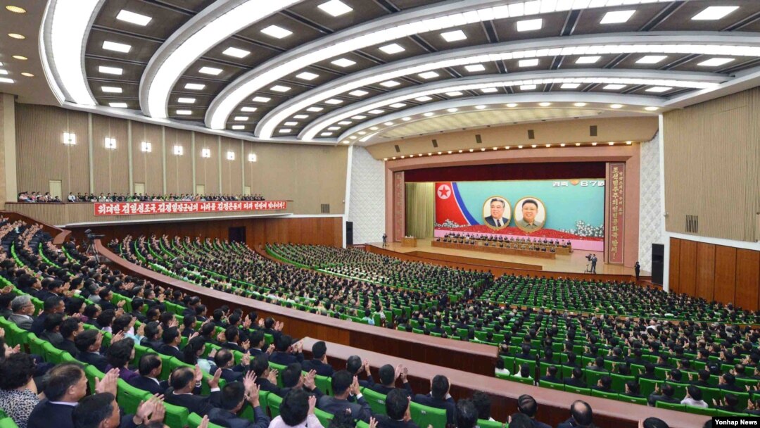 8일 평양에서 조선민주주의인민공화국 창건 67돌 경축 중앙보고대회가 열렸다고 조선중앙통신이 보도했다.