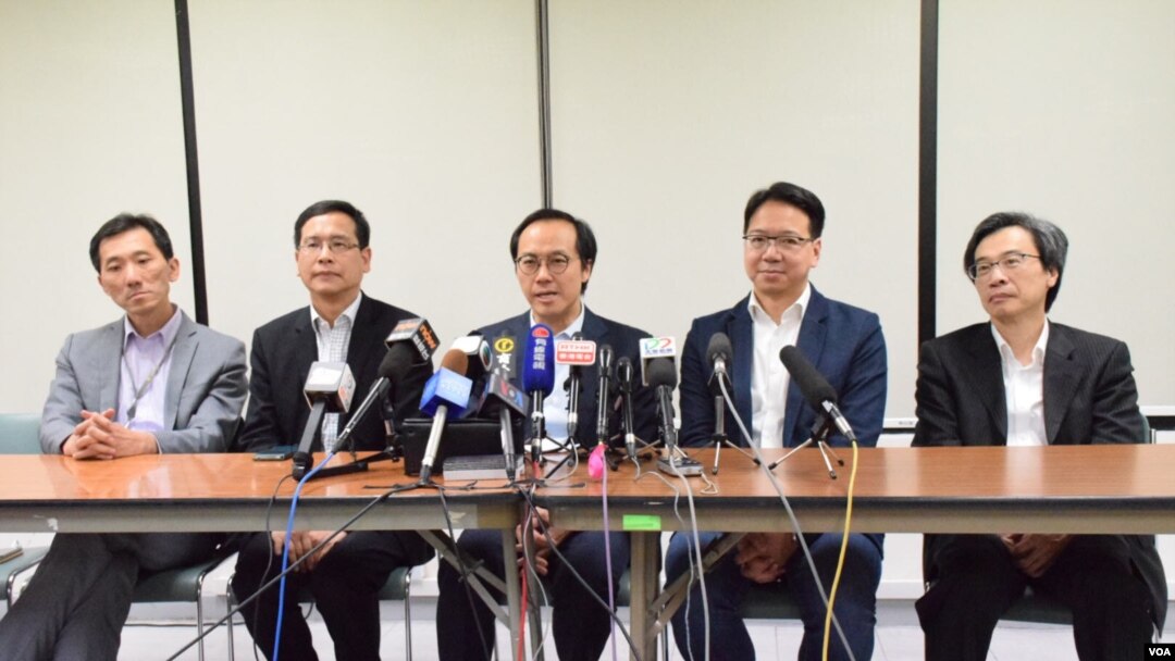 多名專業議政立法會議員代表民主300+選委宣佈，98%成員選委將投票給曾俊華(美國之音湯惠芸 香港)