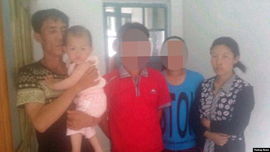 지난 1월 재입북한 탈북자 김광호 씨 가족. 김 씨는 가족과 함께 재차 북한 탈출을 시도하다가 중국 공안 당국에 체포된 것으로 알려졌다. (자료사진)