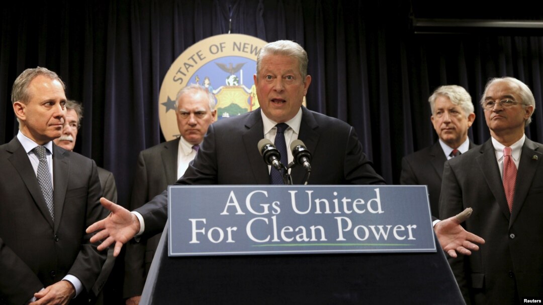 Former U.S. Vice President Al Gore speaks at a news conference on climate change in New York City, March 29, 2016. With him are several attorneys general, including Eric Schneiderman of New York, left, and William Sorrell of Vermont, right.