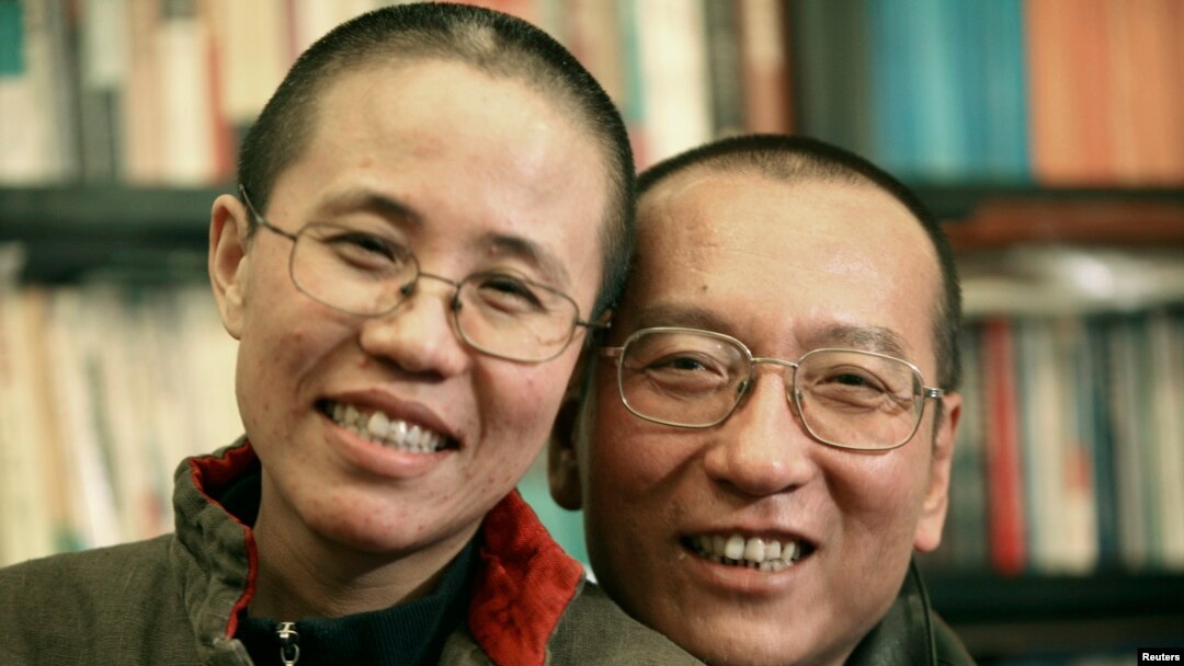 劉曉波的家人2010年10月發布的照片​​顯示劉曉波和妻子劉霞。