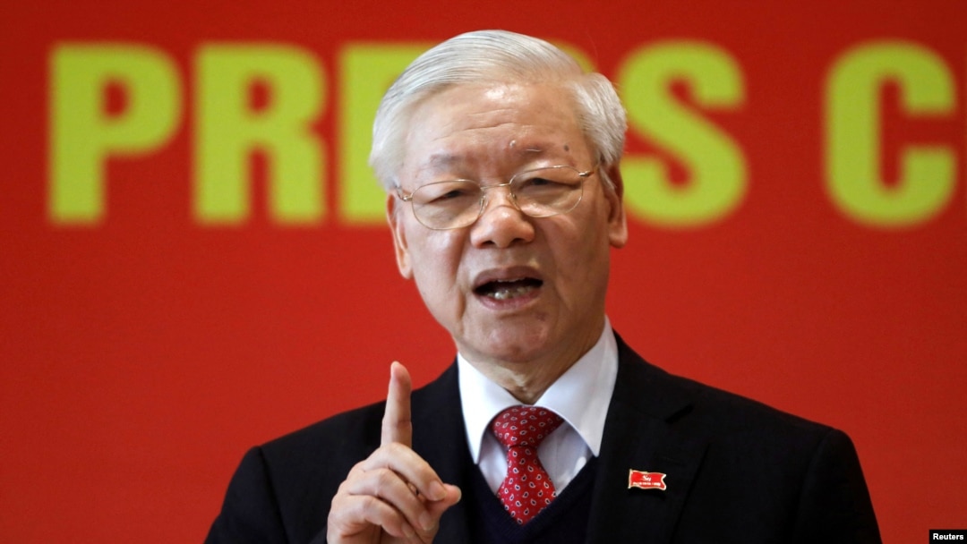 ARCHIVO: El presidente de Vietnam, Nguyen Phu Trong, habla en una conferencia de prensa después de ser reelegido como secretario general del Partido Comunista para el tercer mandato al clausurar el 13º congreso del partido comunista en Hanoi, Vietnam, el 1 de febrero de 2021.