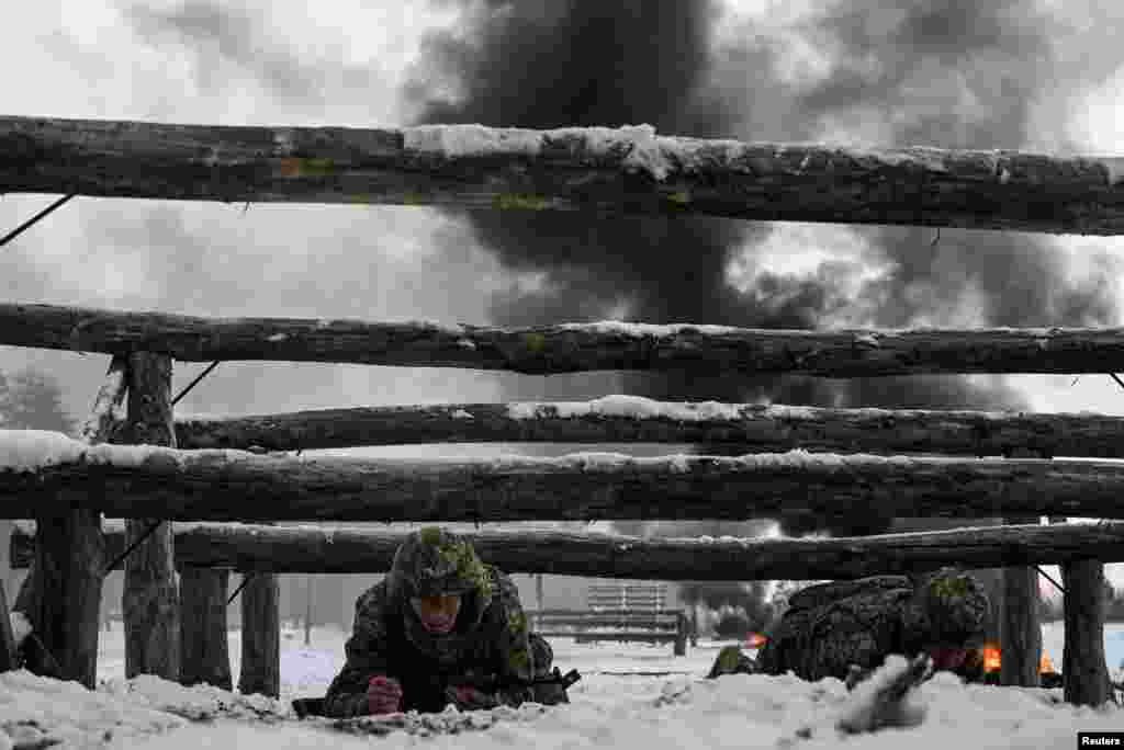 Ukrainian service members attend military exercises during drills at a training ground, amid Russia's attack on Ukraine, in Chernihiv region, Ukraine.