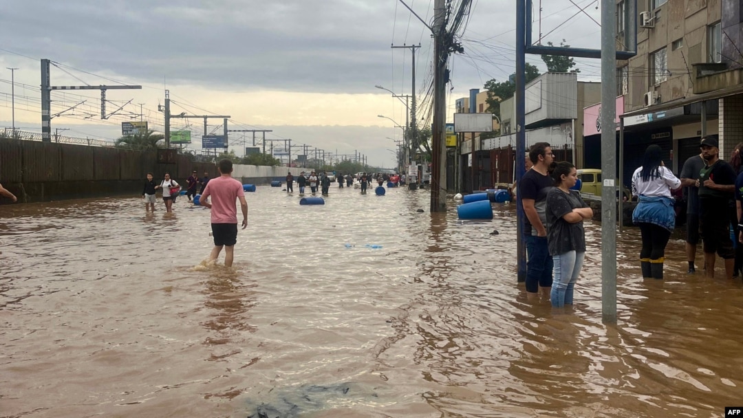 This handout picture released by the Canoas City Hall shows people helping to rescue flood victims in Canoas, Rio Grande do Sul state, Brazil on May 4, 2024.