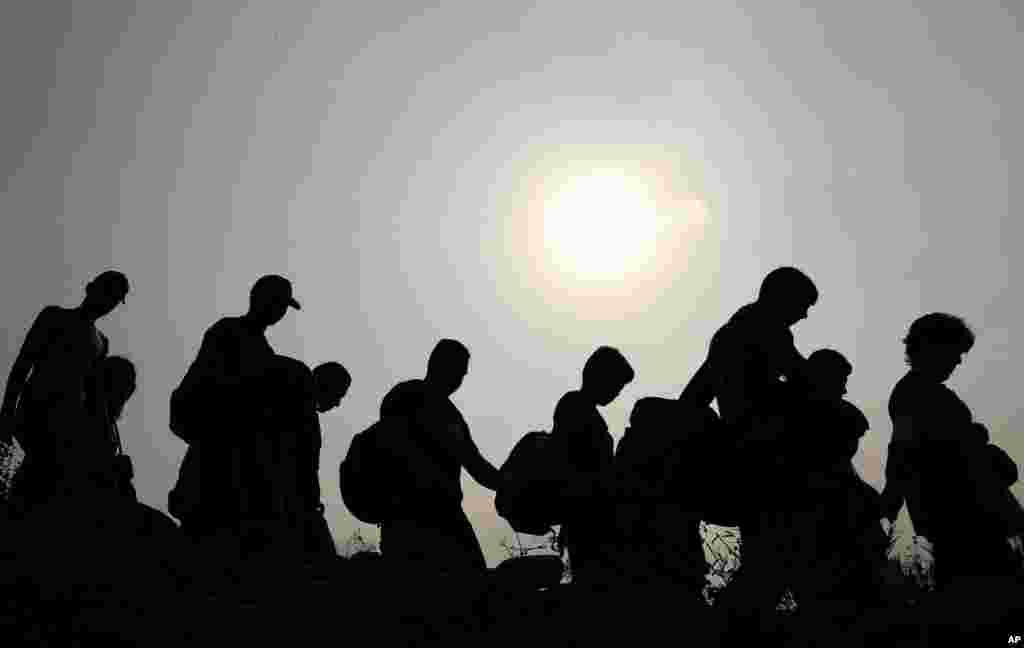 Venezuelans cross illegally into Colombia near the Simon Bolivar International Bridge, which Venezuelan authorities continue to keep closed, in La Parada near Cucuta.