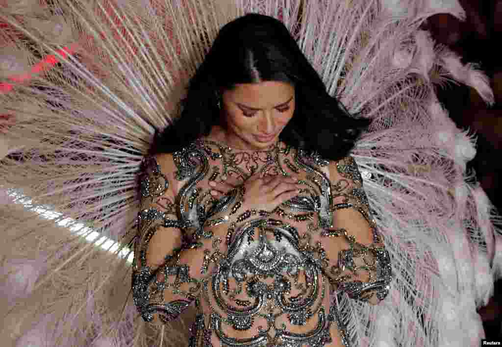 Model Adriana Lima presents a creation during the 2018 Victoria's Secret Fashion Show in New York, November 8, 2018.