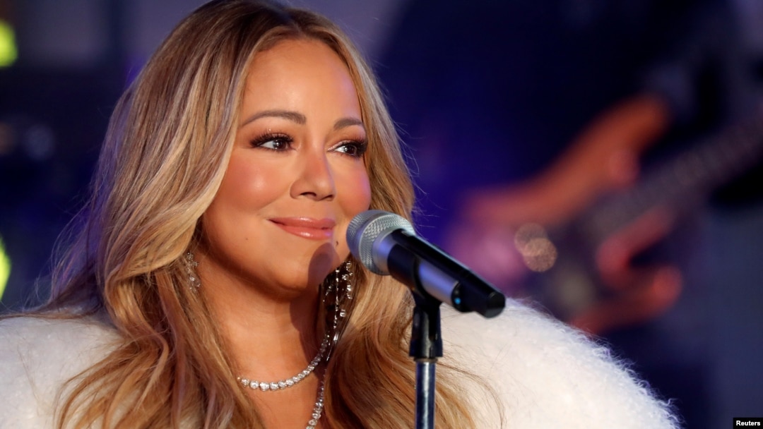 ARCHIVO: Mariah Carey durante las celebraciones de Nochevieja en Times Square en Nueva York, Nueva York, el 31 de diciembre de 2017. REUTERS / Carlo Allegri.