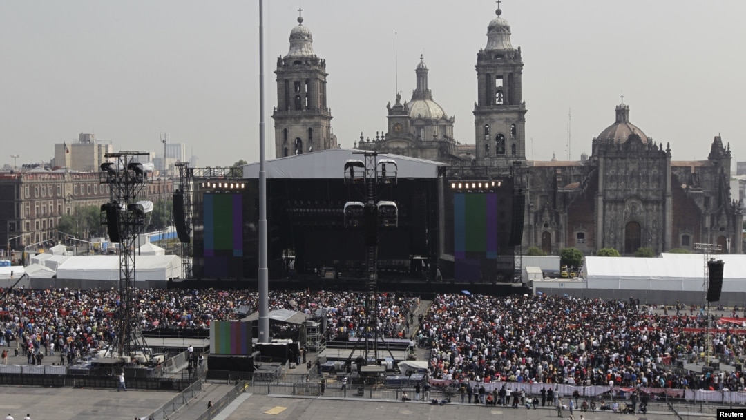Muchos de los asistentes al concierto pasaron la noche anterior en el Zócalo para conseguir buenos puestos. 