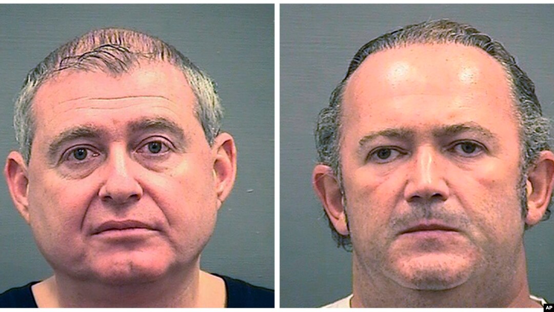 Lev Parnas (Izq), nacido en Ucrania, e Igor Fruman, nacido en Bielorrusia, se declararon inocentes de los cargos federales de financiamiento financiero ante el juez federal de distrito Paul Oetken en Manhattan. Foto: Oficina del Alguacil de Alexandria. Oct.9, 2019.