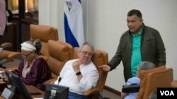 Estos cambios son impulsados en la Asamblea Nacional, después de que los gobiernos de Estados Unidos y Canadá sancionaran al presidente del Parlamento Gustavo Porras. Foto: Daliana Ocaña - VOA.