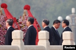中國領導人習近平在中國國慶日期間出席天安門廣場的烈士日紀念活動。 （2022年9月30日）