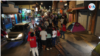 A diario se forman largas filas de venezolanos en las terminales de buses, donde pernoctan, para recibir un plato de comida. [Foto: Houston Castillo/VOA]