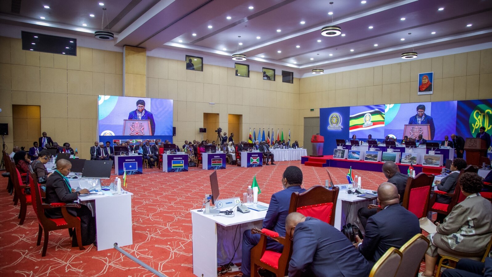 Viongozi wa Jumuiya ya Afrika Mashariki (EAC) na Jumuiya ya Maendeleo ya Kusini mwa Afrika (SADC) wakihudhuria mkutano wa pamoja kutafuta amani mashariki mwa DRC, Ikulu, Dar es Salaam, Tanzania Februari 8, 2025.