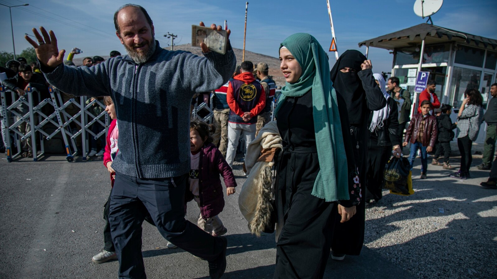 Syrian families arrive to cross into Syria from Turkey at the Cilvegozu border gate, near the town of Antakya, southern Turkey, Dec. 9, 2024. 